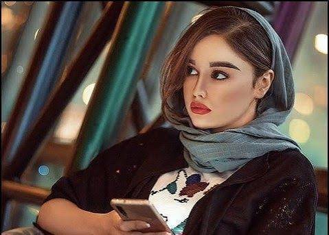  عکس دختر از نیم رخ با شال