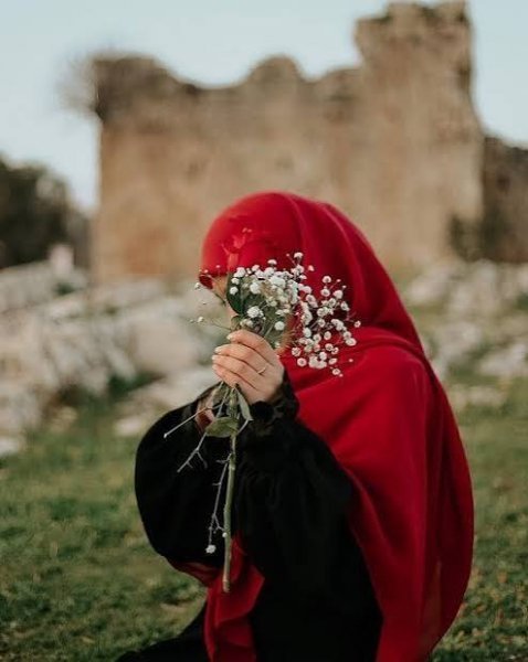  عکس دختر از نیم رخ با شال