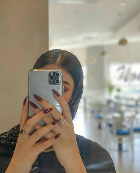  عکس دختر از نیم رخ با شال