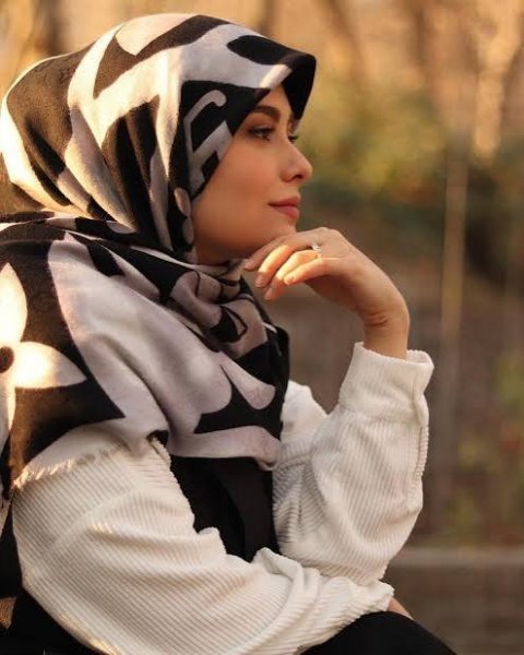  عکس نیم رخ زن زیبا