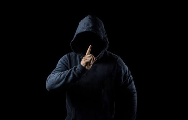  بک گراند پسر تنها در تاریکی شب با کیفیت بالا