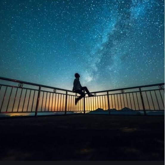  بک گراند پسر تنها در تاریکی شب با کیفیت بالا