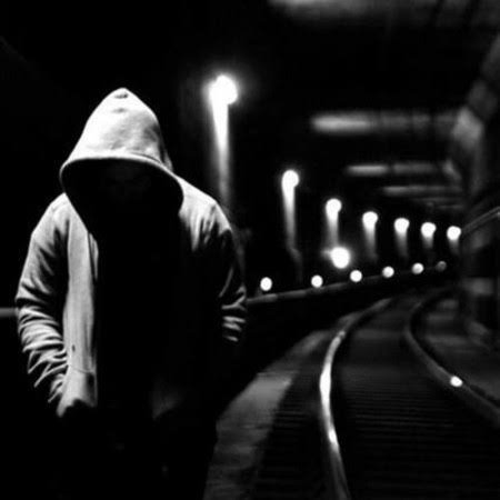  بک گراند پسر تنها در تاریکی شب با کیفیت بالا