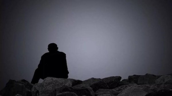  بک گراند پسر تنها در تاریکی شب با کیفیت بالا