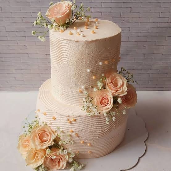  عکس کیک تولد ساده و شیک زنانه
