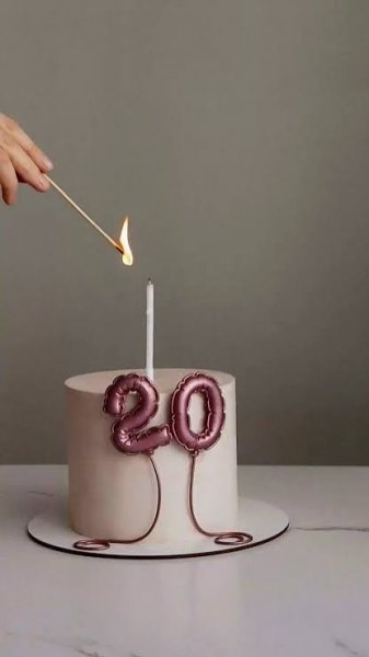  والپیپر کیک تولد دخترانه مینیمال