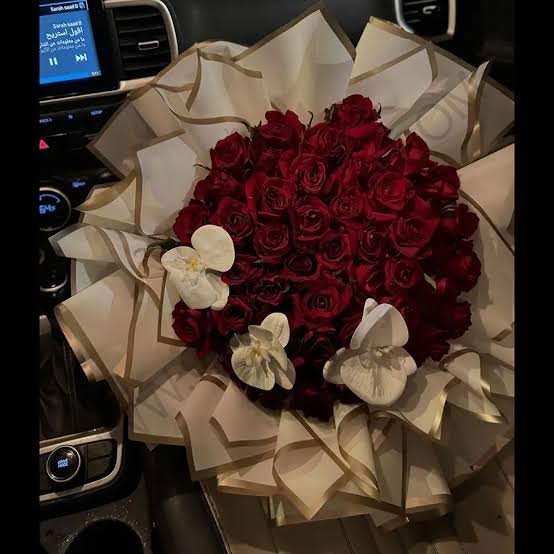  والپیپر دسته گل رز قرمز عاشقانه با کیفیت عالی