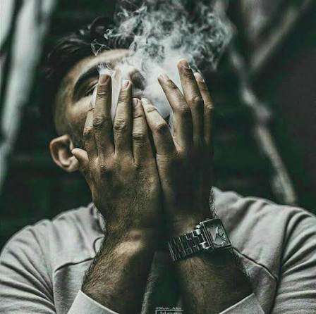  عکس سیاه سفید سیگار کشیدن پسر تنها