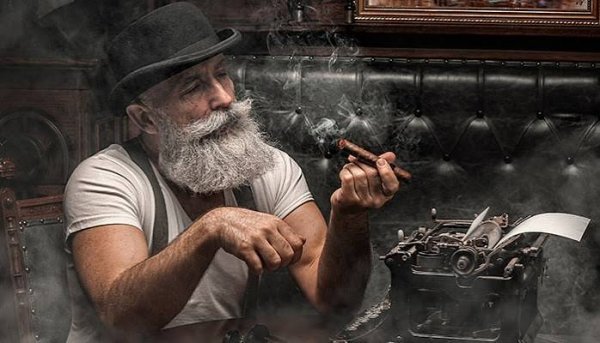  عکس پس زمینه پسرانه با ژست سیگار کشیدن