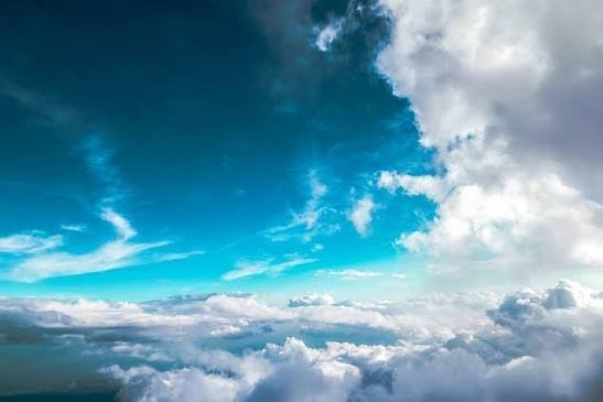  دانلود عکس آسمان آبی پاک با ابر سفید برای پروفایل