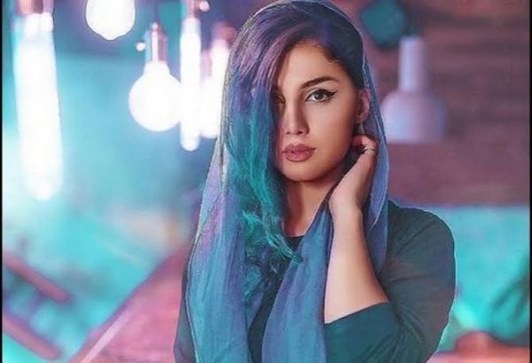 دانلود عکس دختر زیبا فیک برای تصویر زمینه گوشی