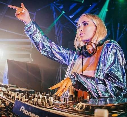  دانلود عکس پروفایل دختر DJ برای اینستاگرام