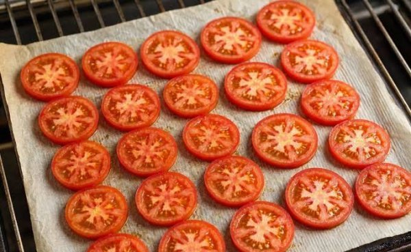  عکس گوجه فرنگی های تازه و شاداب