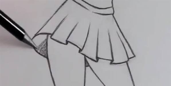 نقاشی دختر با لباس نیم تنه