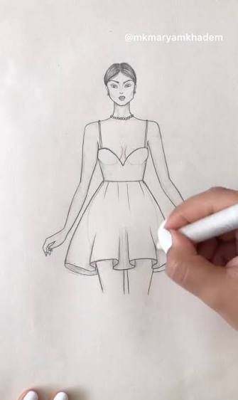  نقاشی دختر با لباس نیم تنه