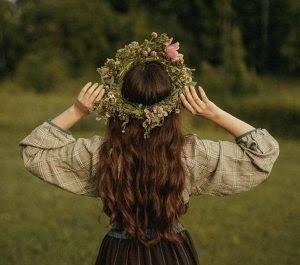  والپیپر نقاشی دختر با کوله پشتی و موهای بافت شده