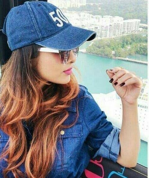  والپیپر فانتزی دختر با کلاه اسپرت برای گوشی