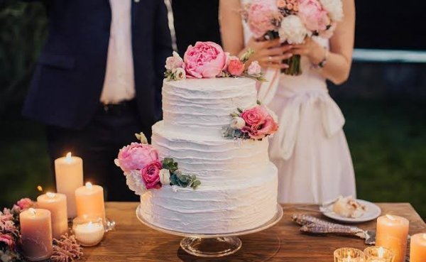  عکس کیک چند طبقه با تزئین گل برای عروسی