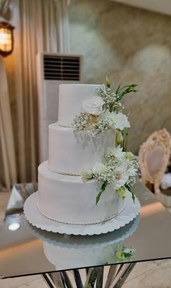  عکس کیک چند طبقه با تزئین گل برای عروسی