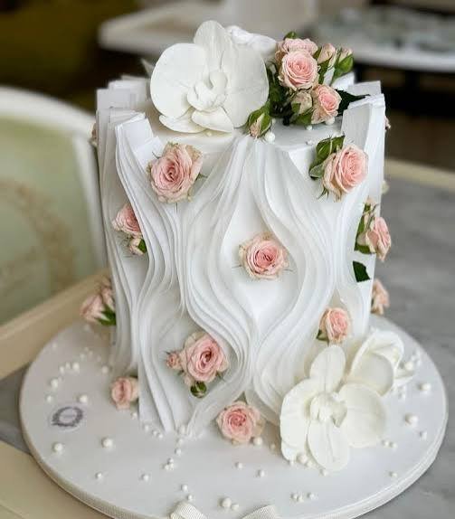  عکس کیک چند طبقه با تزئین گل برای عروسی