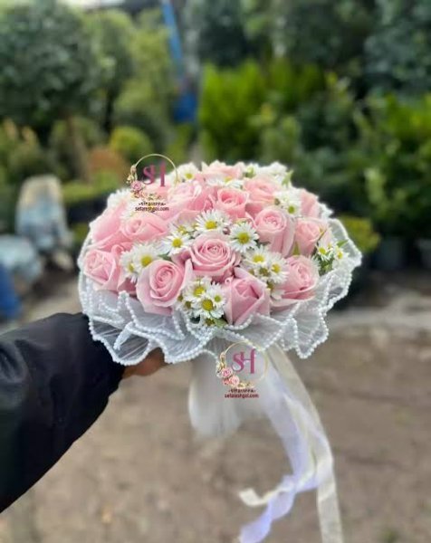  دسته گل عروس رز مینیاتوری