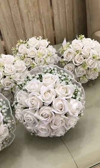  دسته گل عروس رز سفید با تور