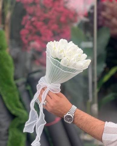  دسته گل عروس رز سفید با تور