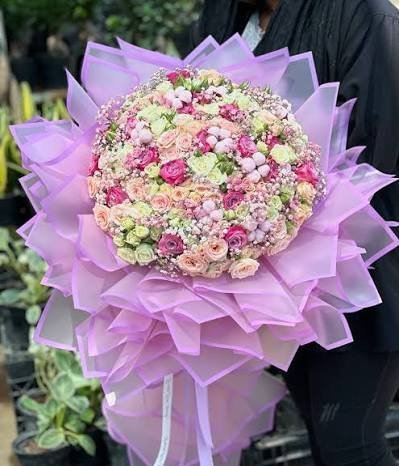 دسته گل ژیپسوفیلا و رز مینیاتوری