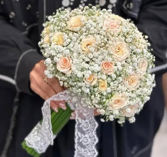  دسته گل ژیپسوفیلا و رز مینیاتوری