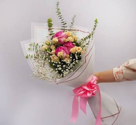  دسته گل ژیپسوفیلا و رز مینیاتوری
