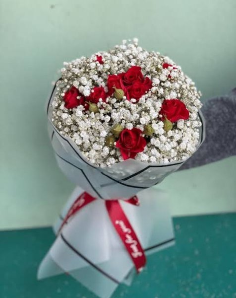  دسته گل ژیپسوفیلا و رز مینیاتوری