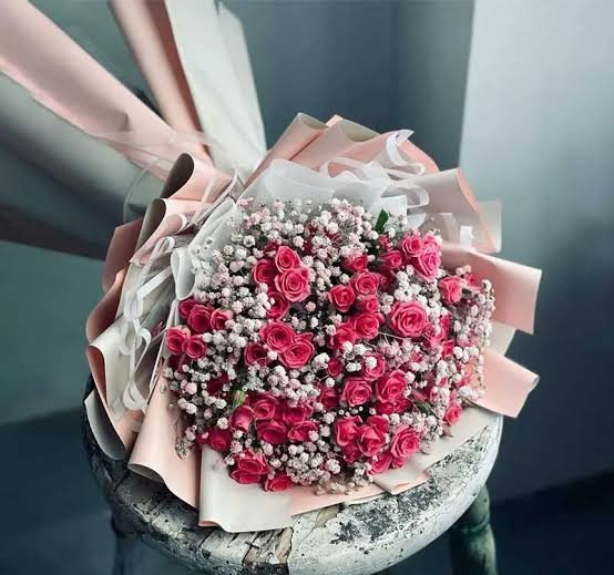  دسته گل ژیپسوفیلا و رز مینیاتوری