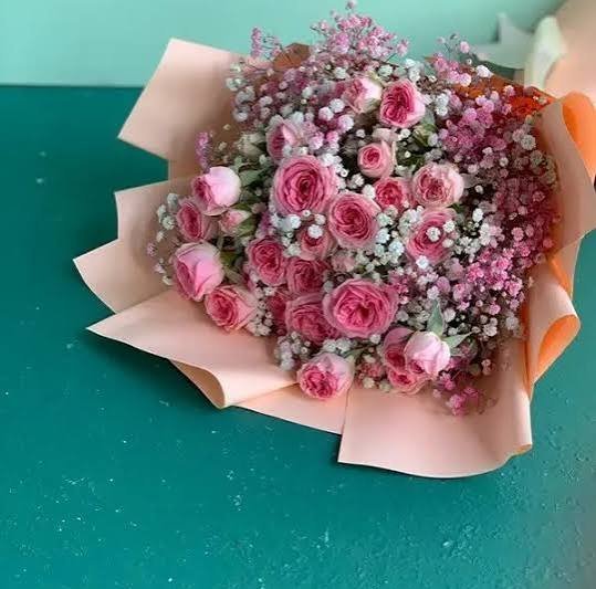  دسته گل ژیپسوفیلا و رز مینیاتوری