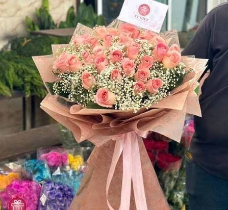  دسته گل ژیپسوفیلا و رز مینیاتوری
