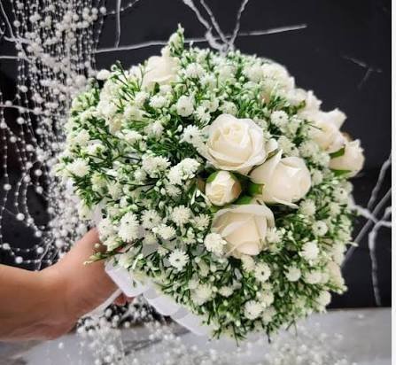  دسته گل ژیپسوفیلا و رز مینیاتوری