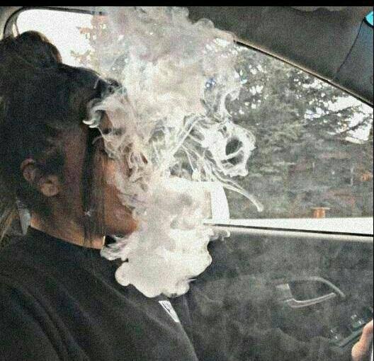  عکس پس زمینه سیاه سفید دختر سیگاری خفن