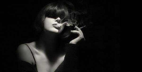  عکس پس زمینه سیاه سفید دختر سیگاری خفن