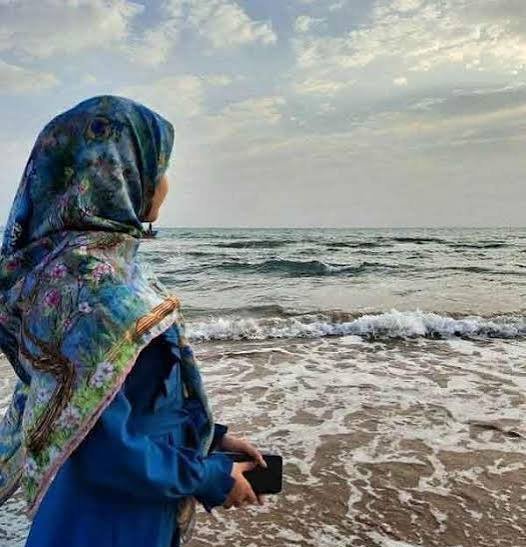  عکس دختر کنار دریا با چهره