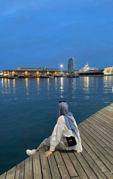  عکس دختر کنار دریا با چهره