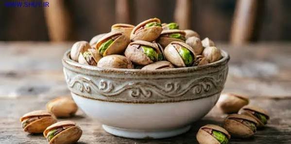  عکس والپیپر بشقاب پر از پسته لاکچری