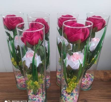 عکس دسته گل رز داخل گلدان شیشه ای با کیفیت عالی