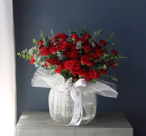  عکس دسته گل رز داخل گلدان شیشه ای با کیفیت عالی