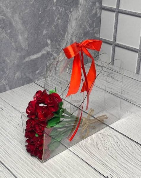  عکس دسته گل رز داخل گلدان شیشه ای با کیفیت عالی