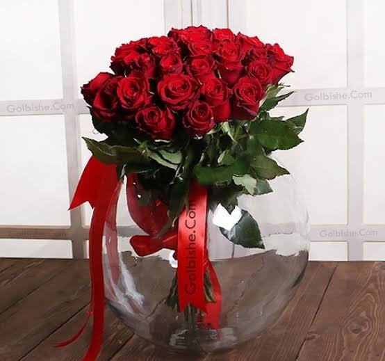  عکس دسته گل رز داخل گلدان شیشه ای با کیفیت عالی