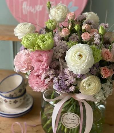  عکس دسته گل رز داخل گلدان شیشه ای با کیفیت عالی