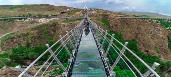  عکس پل معلق در جنگل پاییزی