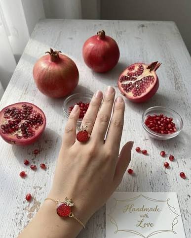  عکس زیبای دانه های قرمز انار