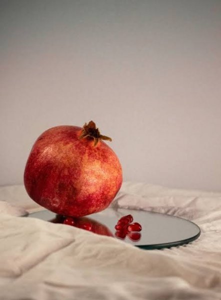  عکس پروفایل ظرف پر از دانه های انار