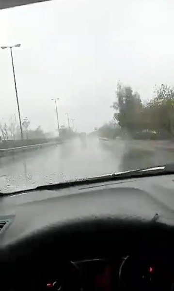  عکس جاده بارانی با کیفیت بالا مناسب دسکتاپ