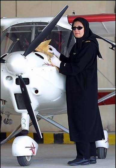  عکس خلبان زن